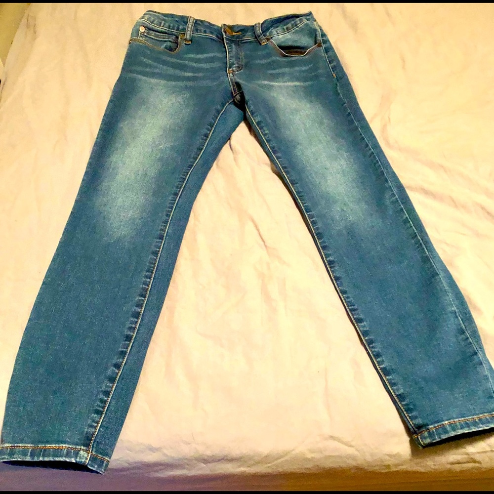 Tahari “Kelly” Classic Skinny Style Size 4/27 Jeans